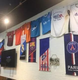 青岛高新区可以看球的餐厅,青岛专门看球的餐厅