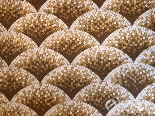 我在巴黎莎士比亚书店里，竟然找到了看手相的书