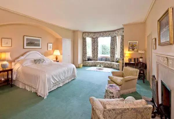 梅西c罗姆巴佩内马尔身价图,c罗内马尔梅西姆巴佩的豪宅