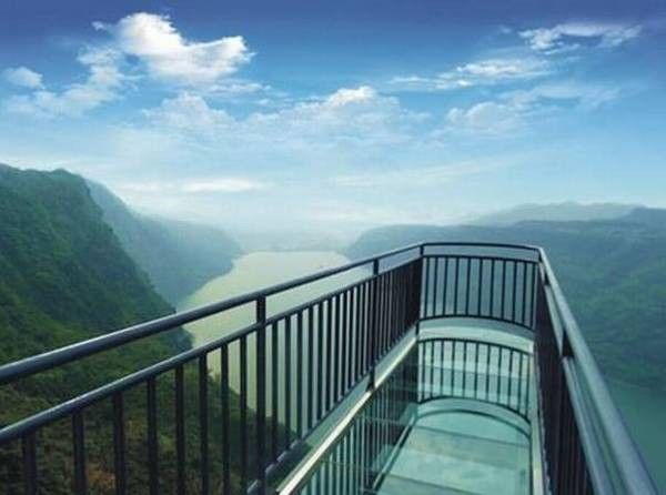 云南9d玻璃栈道,云南雪山峡谷玻璃栈道