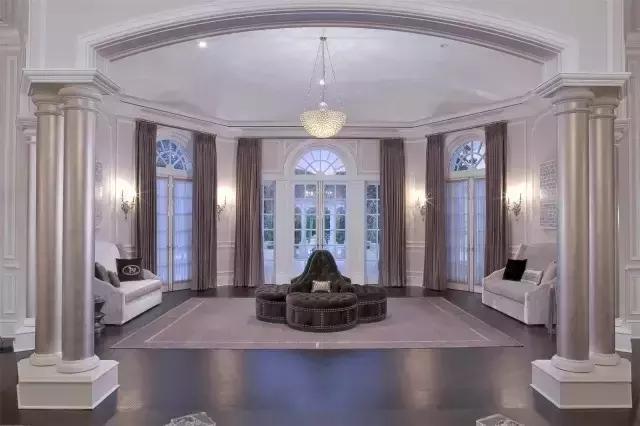 梅西c罗姆巴佩内马尔身价图,c罗内马尔梅西姆巴佩的豪宅