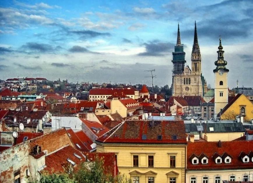 世界杯克罗地亚门将被贴脸质问,克罗地亚守门员被追