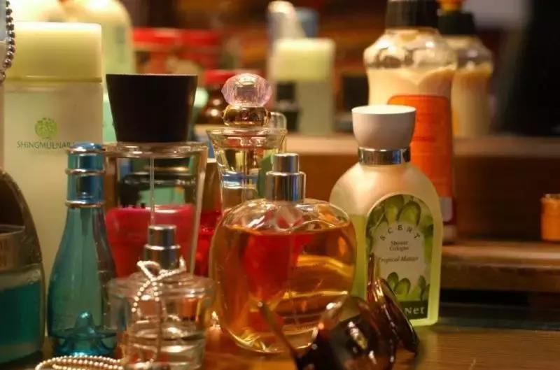 香水利润一般多少钱,香水成本低