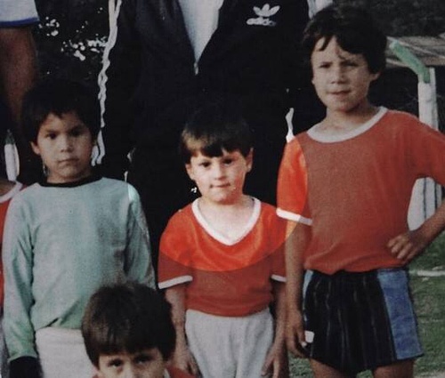 梅西小时候踢球惊艳到教练,梅西从小被发掘足球天赋故事