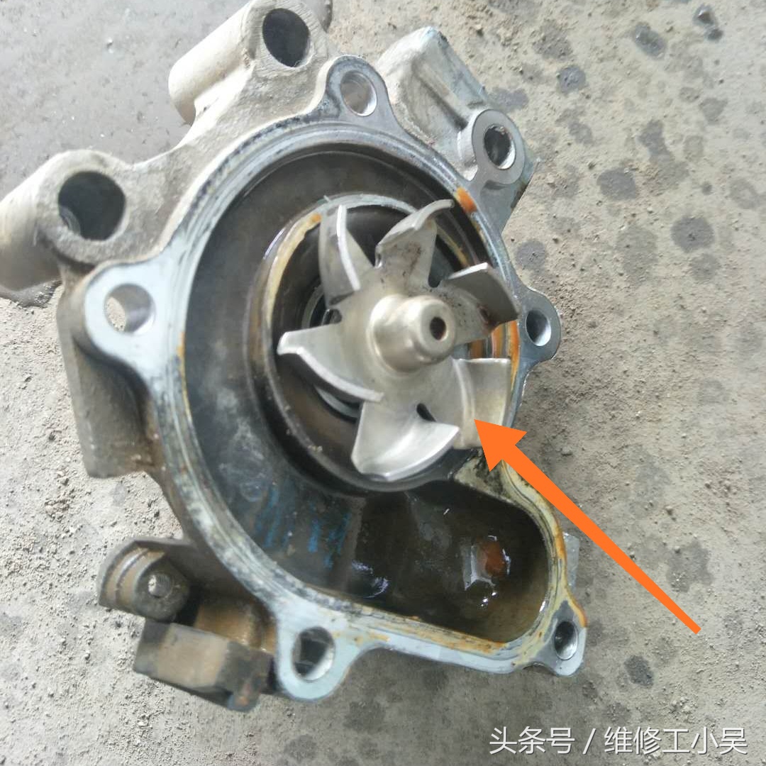 比亚迪发动机漏水是怎么回事,比亚迪f3水泵坏了怎么判断