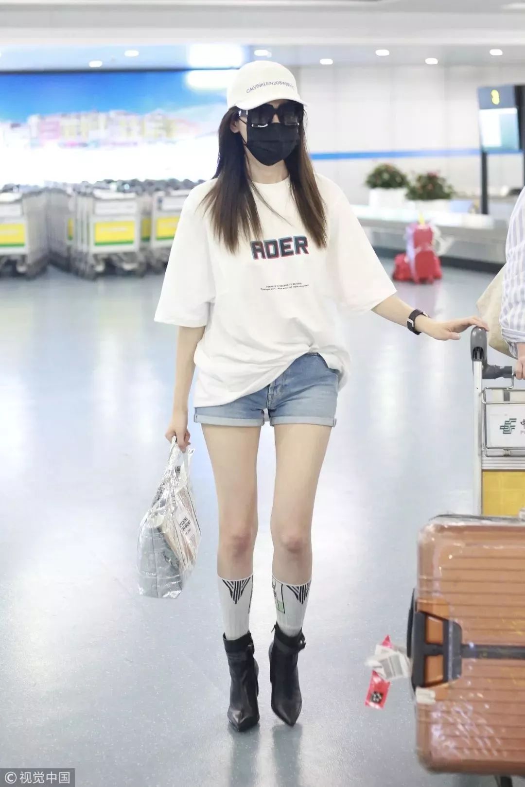 oversizetee穿搭,教你几种白tee的时尚穿法