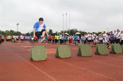 德阳市教育局举办机关及直属学校教职工趣味体育活动
