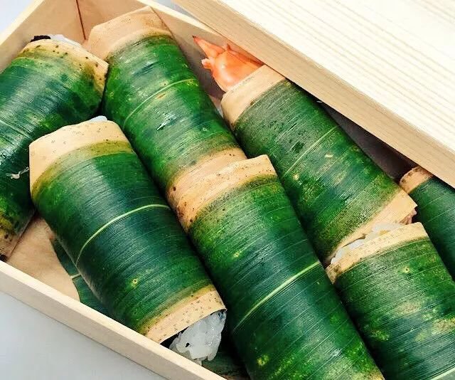 买东西就给摸头的柴犬，日本百年老店也很萌