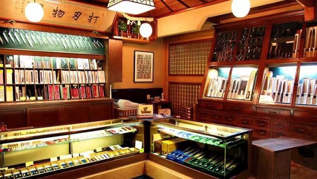 买东西就给摸头的柴犬，日本百年老店也很萌