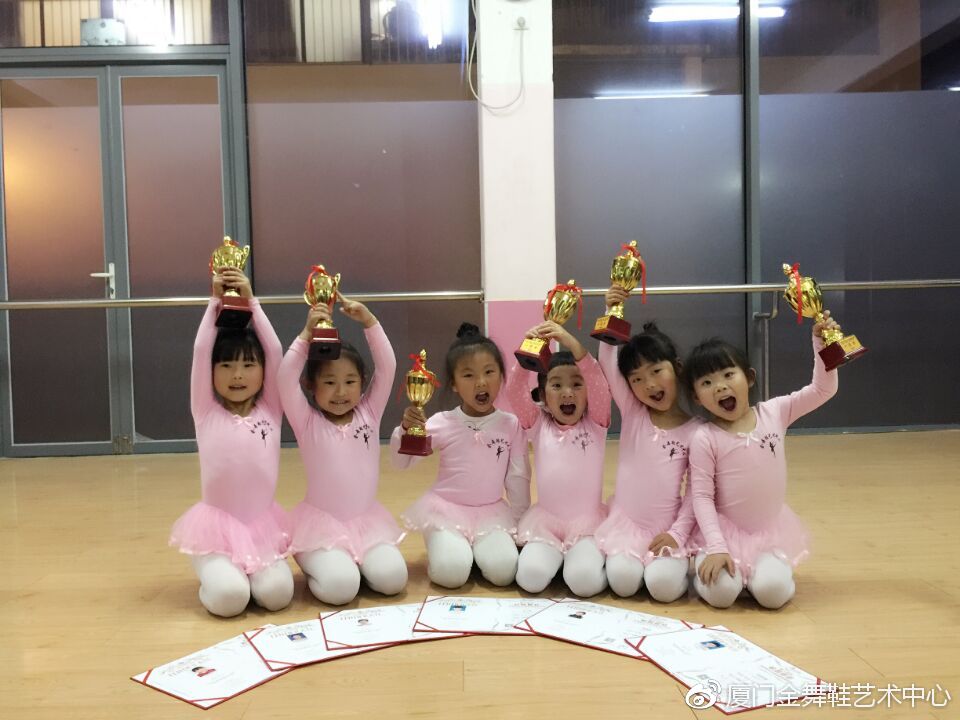 妈妈对学舞蹈女儿的简短寄语,想学舞蹈怎么跟妈妈说