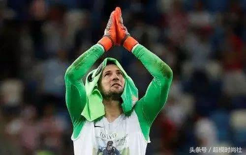 苏巴西奇门将退役感人瞬间,足坛奇迹现场