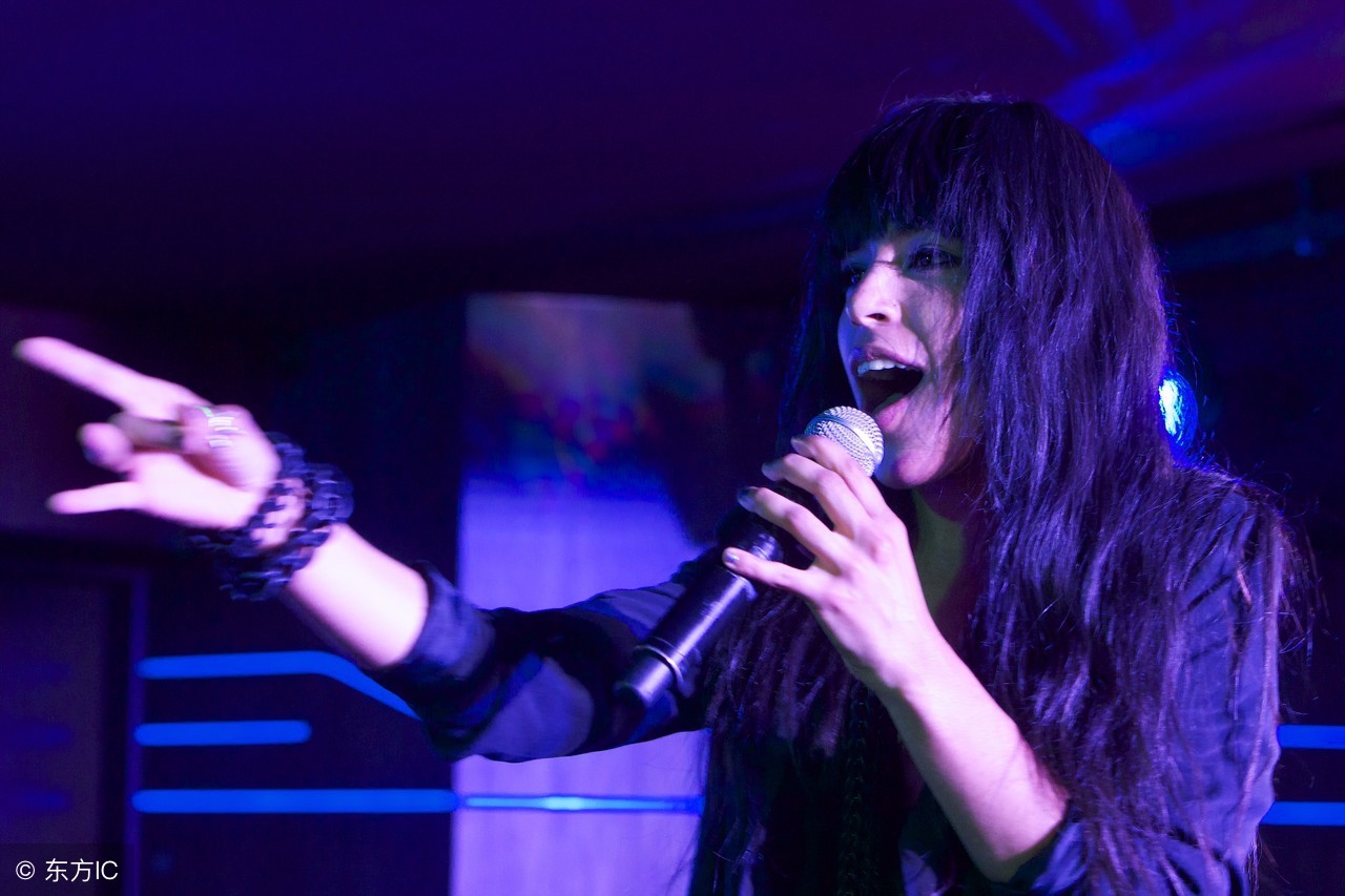 唱歌声音发抖怎么办,唱歌时声音打颤怎么办