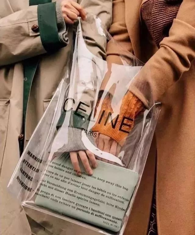 不get一件pvc单品,还怎么愉快的做彼此的塑胶姐妹花?