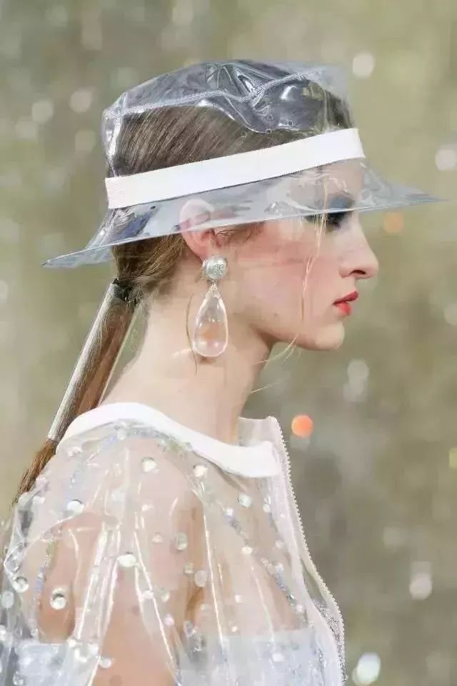 不get一件pvc单品，还怎么愉快的做彼此的塑胶姐妹花？