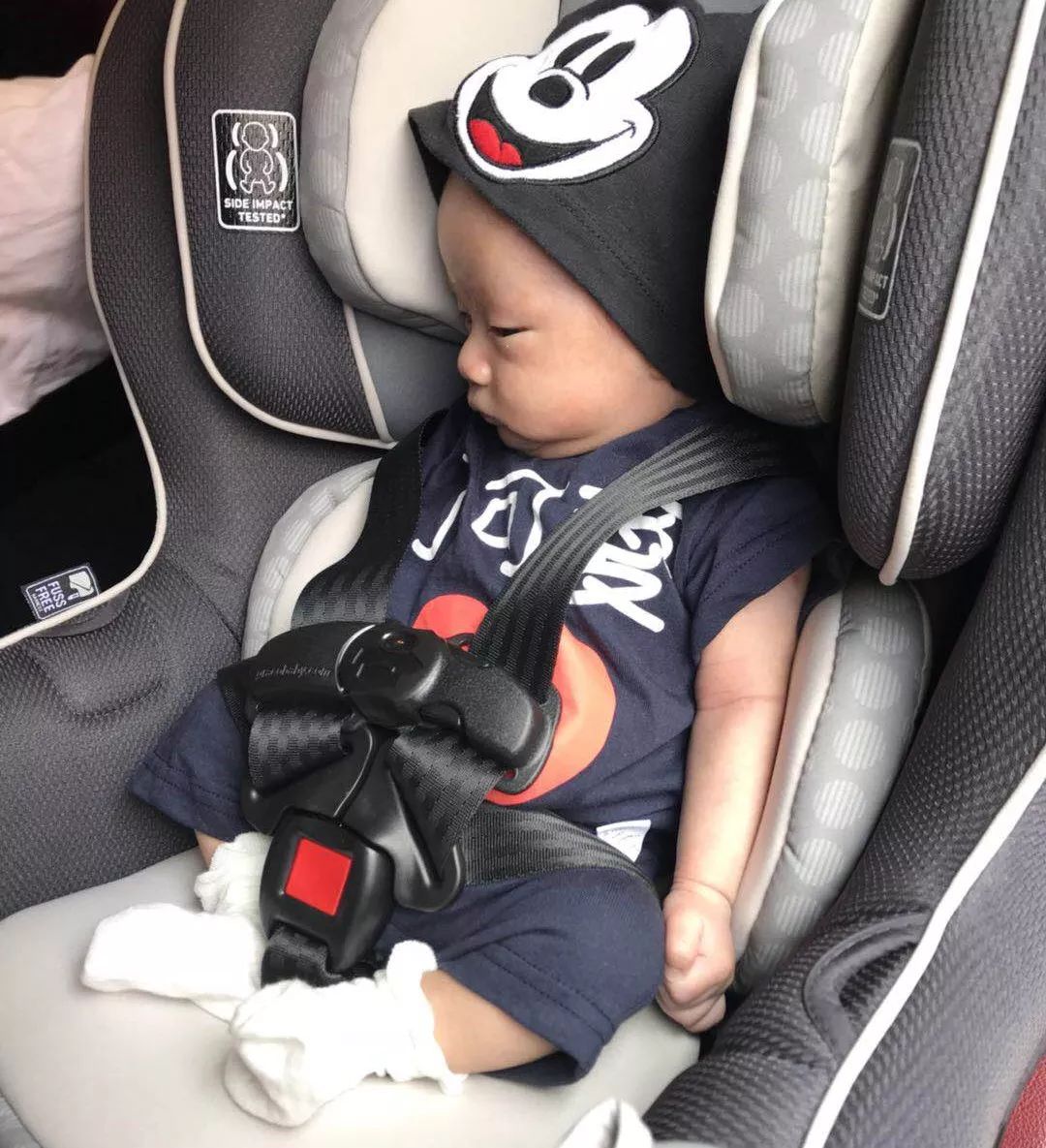 给小孩买安全座椅没钱怎么办,没有孩子能买安全座椅吗