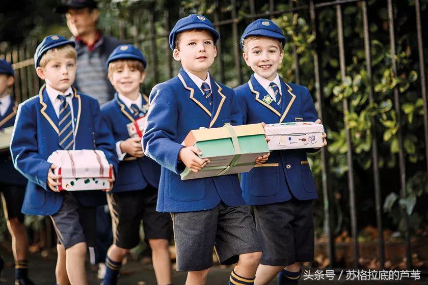 散步就选白金汉宫？你无论如何也难以拒绝他