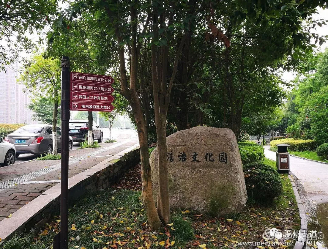 南白象塔全景图,南白象公园