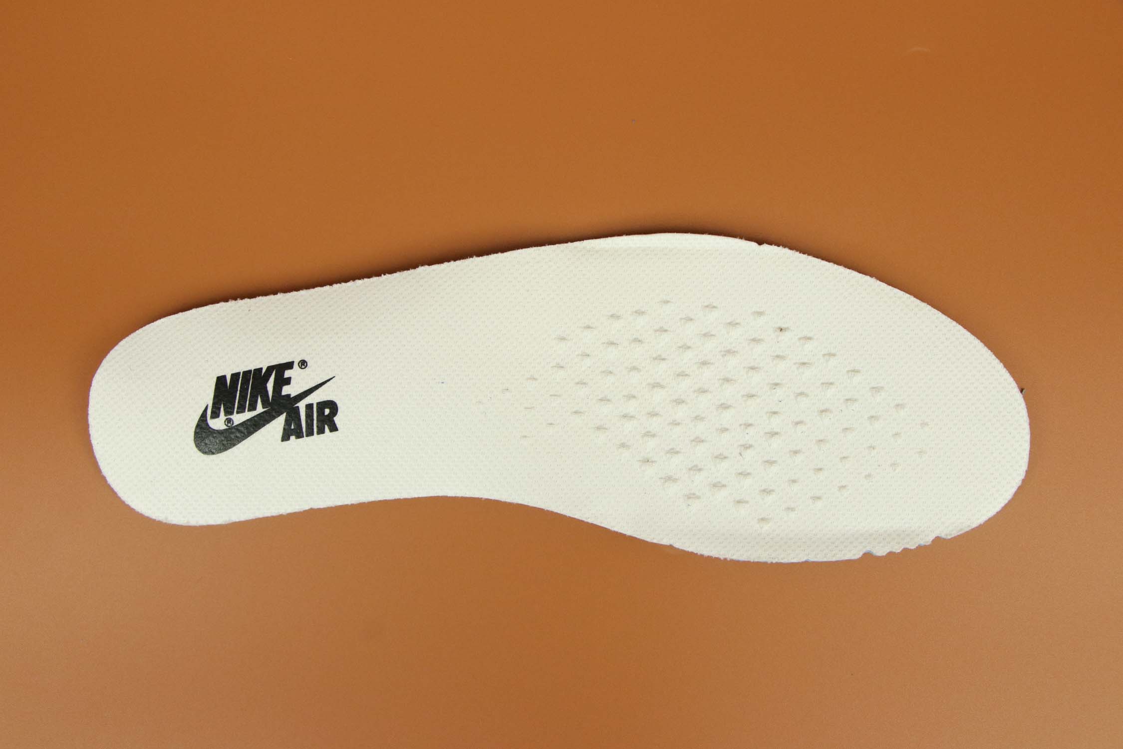 aj1北卡蓝联名ow什么皮面的,ow联名aj1北卡蓝明星穿搭