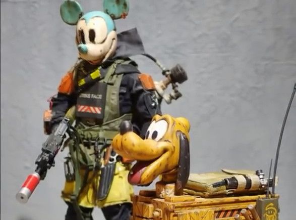 迪士尼“硬核武装风”手办，米奇手持斧头，唐老鸭“电锯惊魂”！