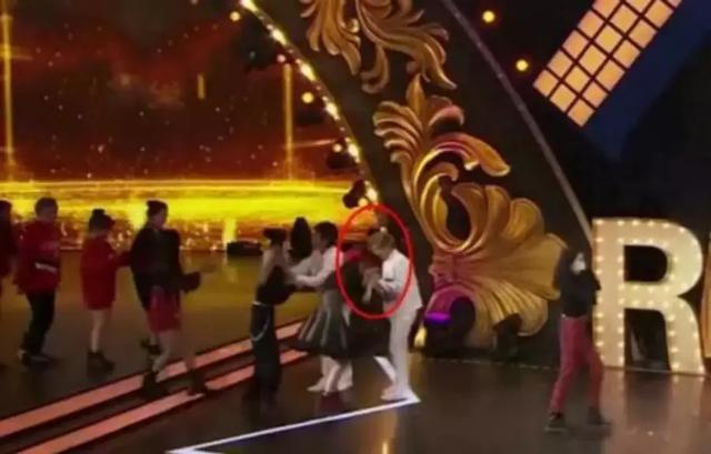 杨超越绑架戏,杨超越追星把自己追成明星