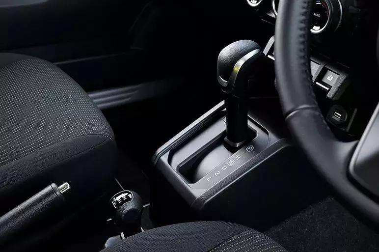 新吉姆尼与老吉姆尼驾驶感受对比,铃木吉姆尼为什么这么多人喜欢