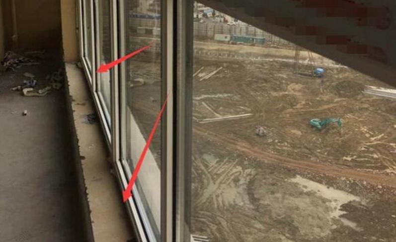 窗户安装距离墙面太大怎么解决,窗户装的跟墙一样平要贴砖怎么办