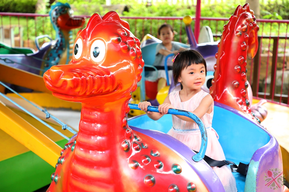 暑假带孩子逛公园,带孩子玩跳楼