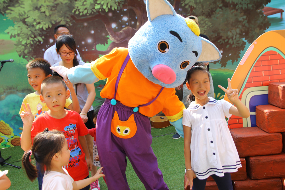 暑假带孩子逛公园,带孩子玩跳楼