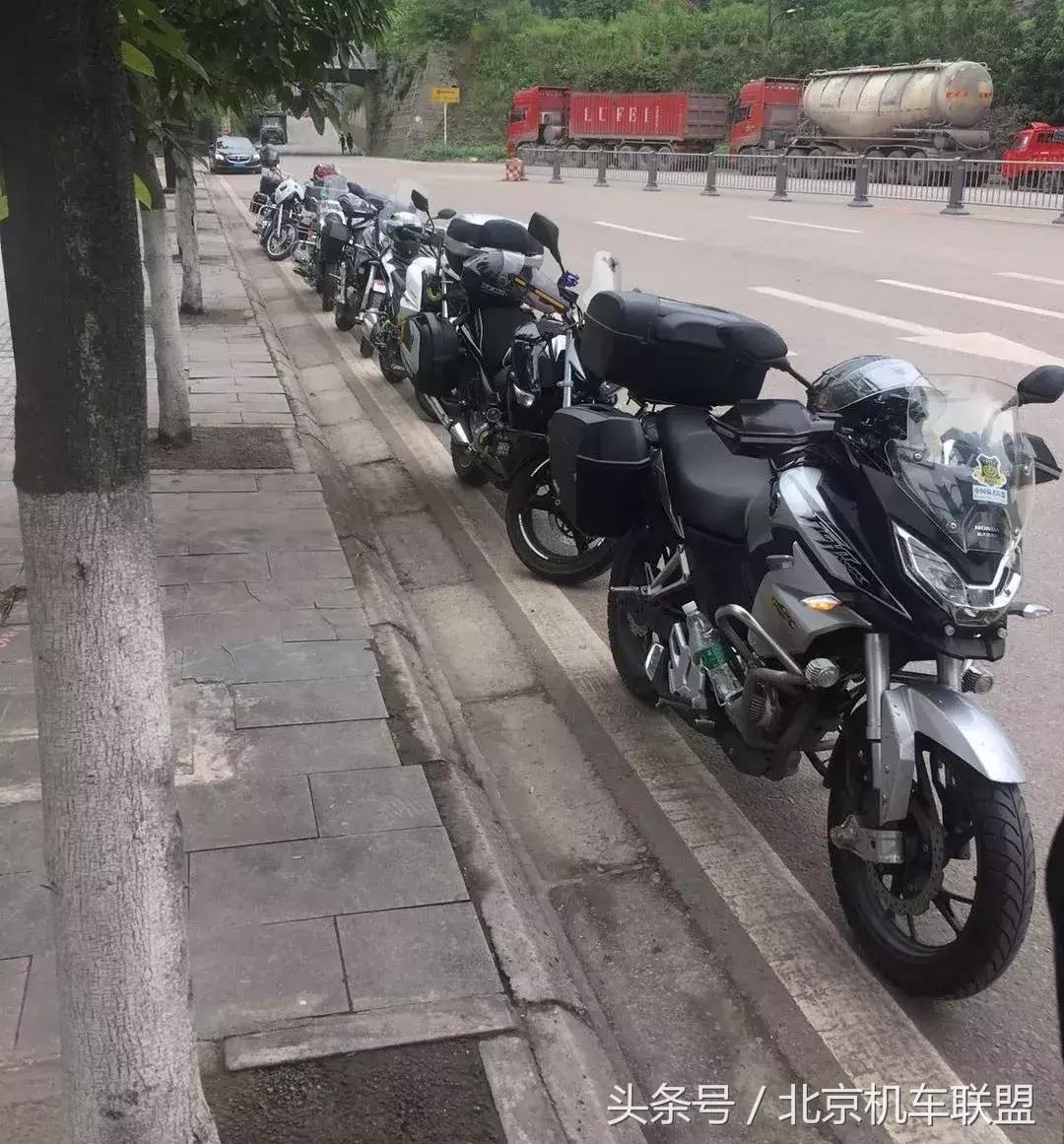 摩友旅途美景,摩友们感受骑行的独特魅力