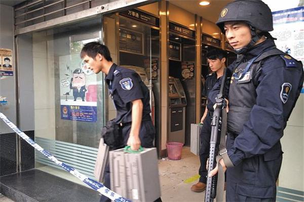 运钞车在什么情况下能停车,为什么运钞车押运