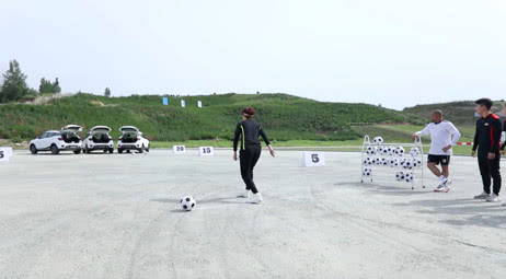 《挑战300秒》迎来全新赛道,孟瑞搭档足球教练首战告捷