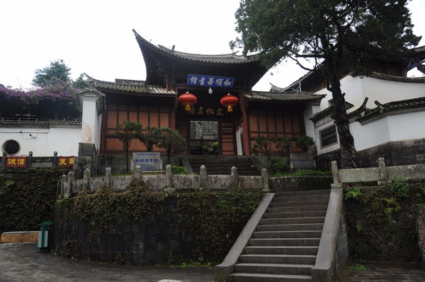 腾冲凤凰宝集泡温泉,腾冲民宿泡温泉推荐