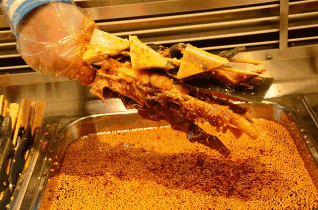 小哥哥在抖音火啦！到南充这家小吃店搞了大事……