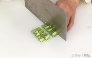 鲜鱿鱼丝怎么炒又嫩又好吃,怎么炒鱿鱼丝才好吃又简单