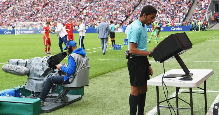 一届最高科技的世界杯,却充满了贫穷的气息?