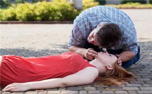 高温中暑预防十大口诀,夏季高温引发心脑血管疾病