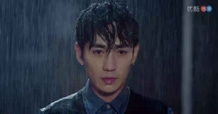 下雨天穿雨衣怎么好看,下雨天穿雨衣怎么才能保证不湿