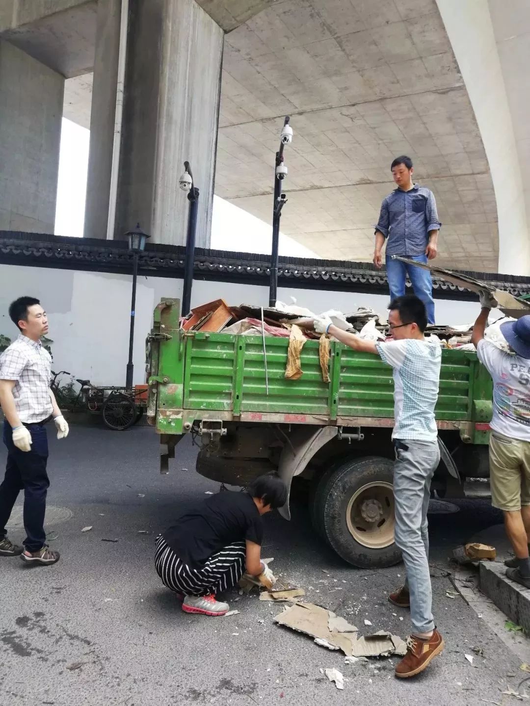 今天，有人在馒头山社区玩起了“快闪”……