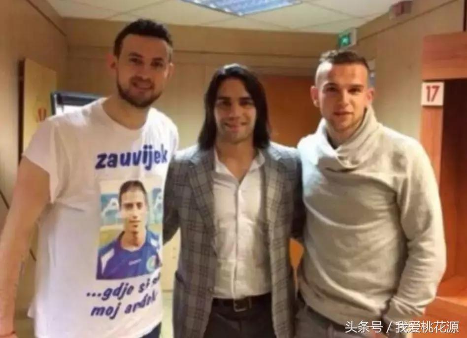 克罗地亚人脱下衣服震惊朋友圈：没有奇迹，只有普通人的含泪奔跑