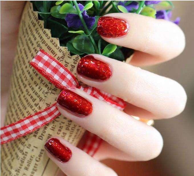 适合手黑美眉的指甲油,手黑的女孩子染什么指甲油