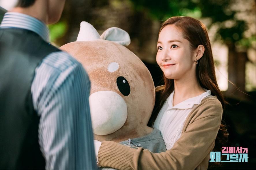 《金秘书为何那样》最出彩的不是霸总爱我，而是教科书式穿搭