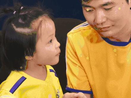 亲子足球传接球,亲子足球乐融融