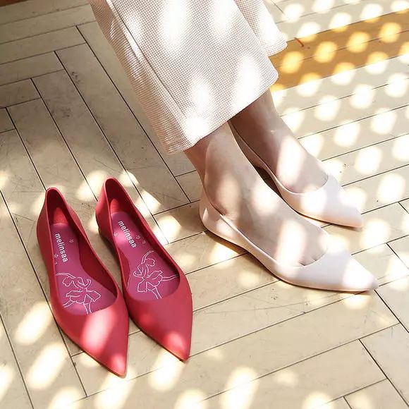 最美不是下雨天，是你穿过的那双雨鞋！一秒瘦脚，超软耐磨！