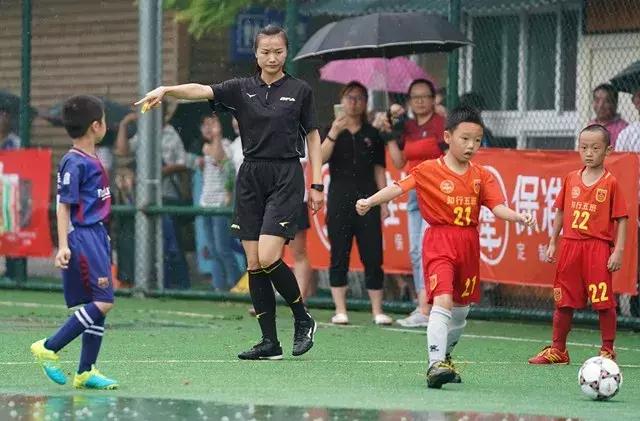 北京百队杯足球赛程多长时间,雨水浇不灭热情