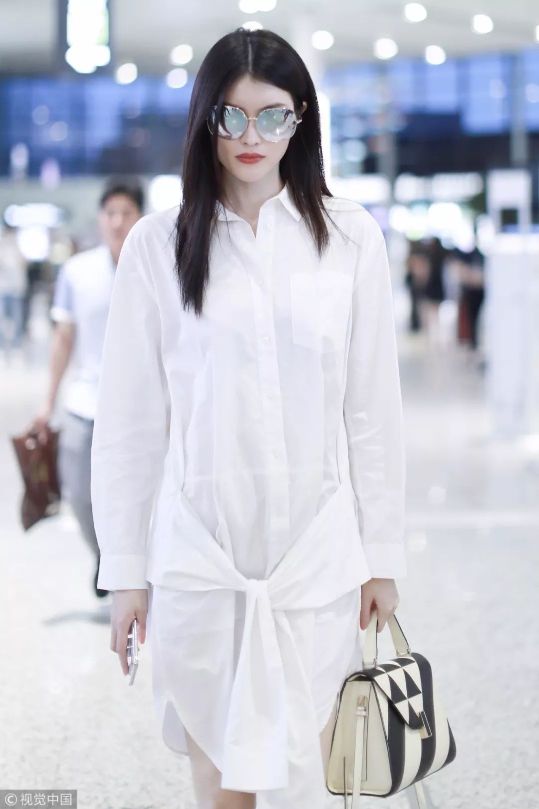 年终了到处都是促销价,年底的商品降价