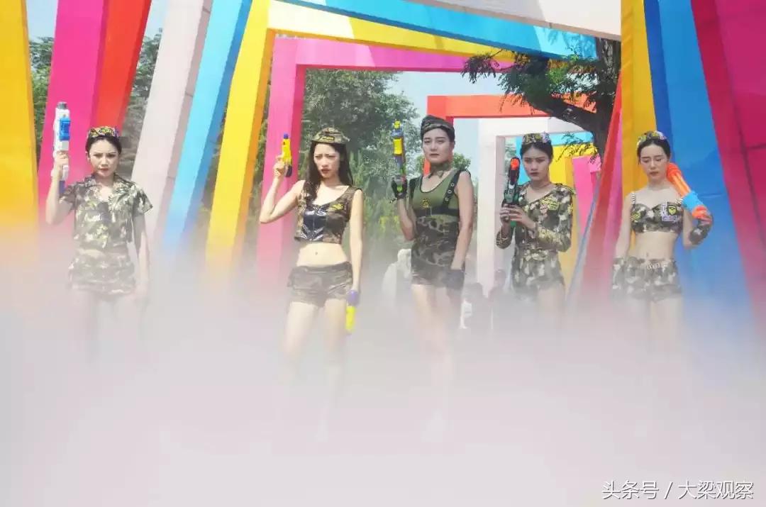 世界杯足球宝贝巡游,足球宝贝秀现场