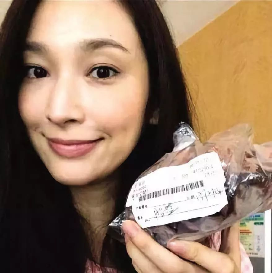 老外学中国人吃西餐,外国人学中国人吃糖