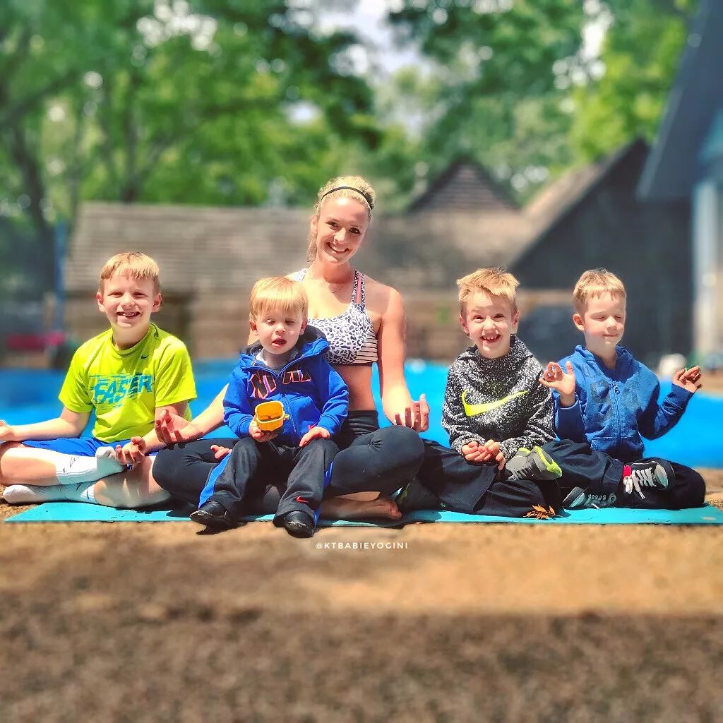 瑜伽辣妈全身照,瑜伽辣妈高清图片