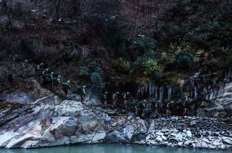 向所有中国军人军属致敬,致敬军人致敬军属