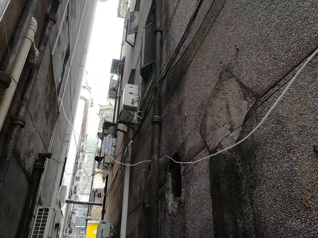 农民房外咋多了根线？手贱一拉，3万没了！竟扯出个牙科“黑窝”